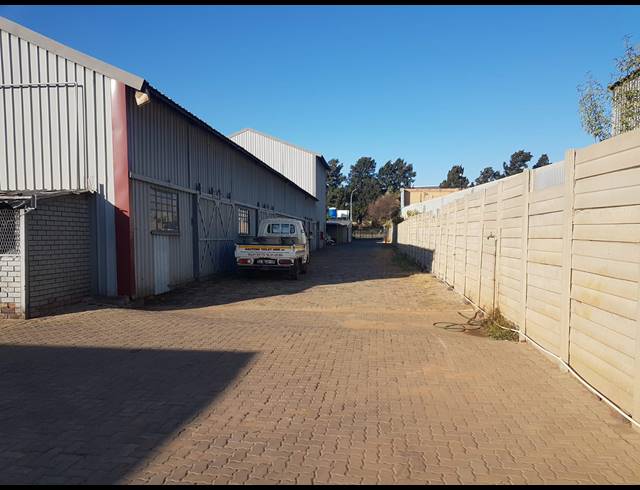 848M² WAREHOUSE TO LET IN ANDERBOLT